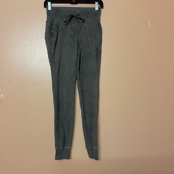 Lululemon Warm Down Jogger Next To New Condition - Picture 1 of 6